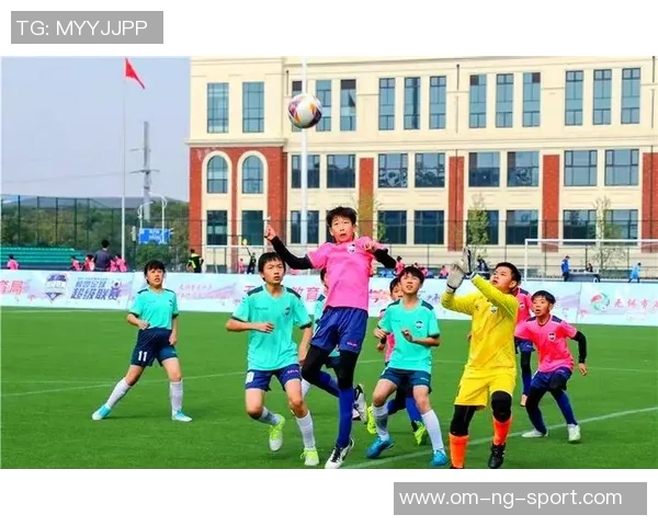 小学生足球展示活动精彩纷呈展现青春活力与团队精神